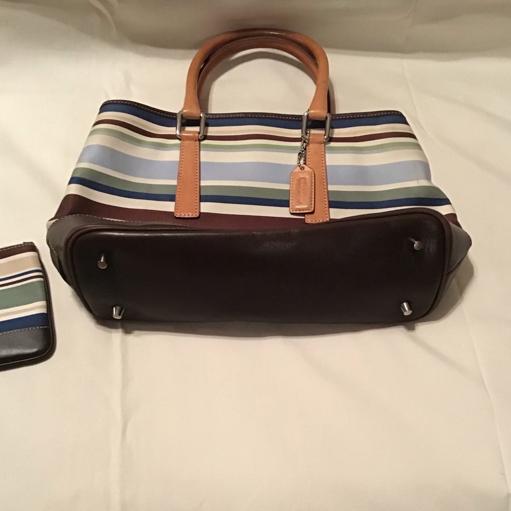Coach purse with matching make up bag - Picture 2 of 4